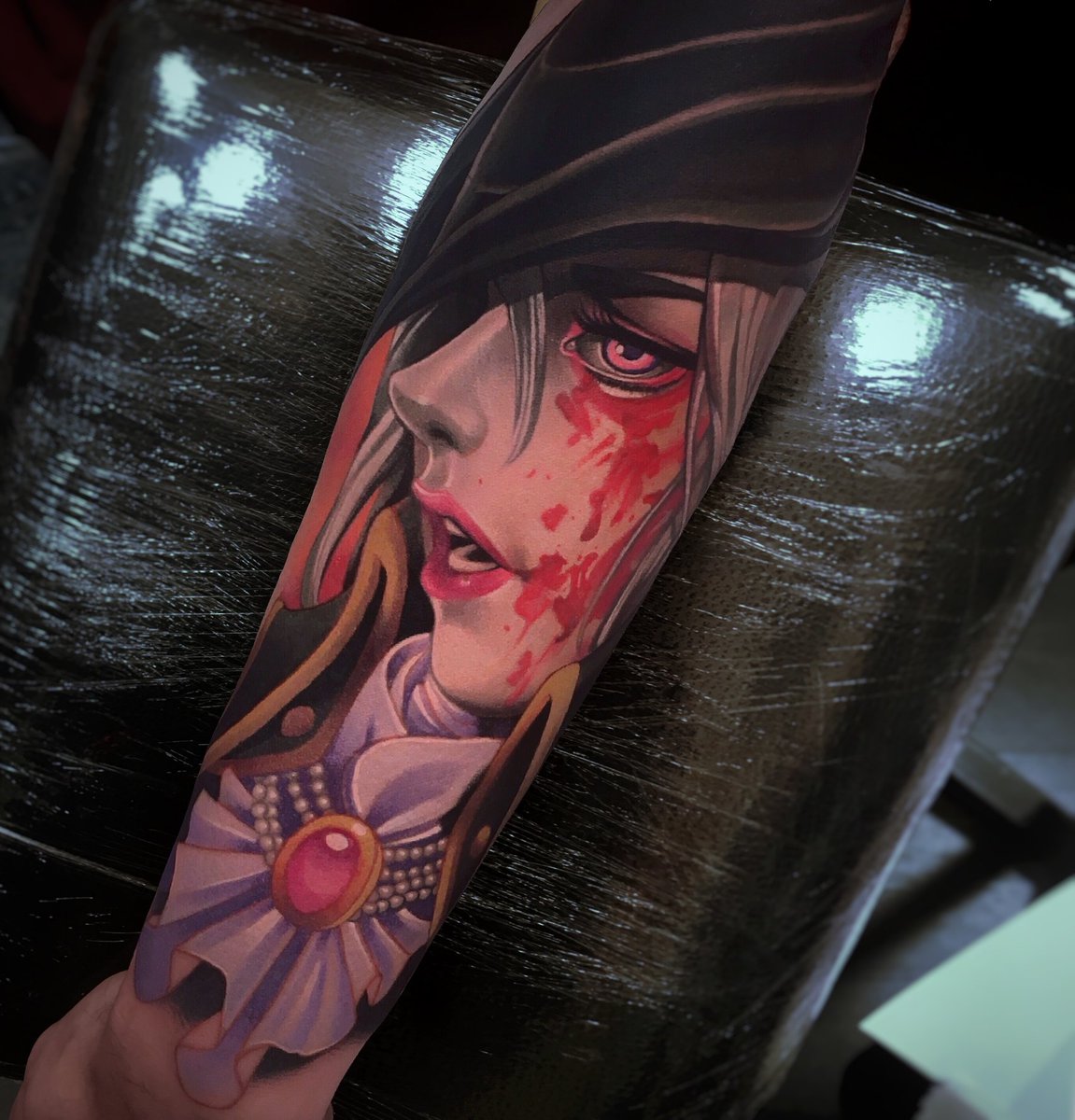 AlanFerioli's tweet photo. #GAMERINK of the day 🎮 Lady Maria from  #Blodborne ! #tattoo #tattooer #gamer #gaming  #gamertattoo #nft @worldtattooG https://t.co/zL87yVLzab