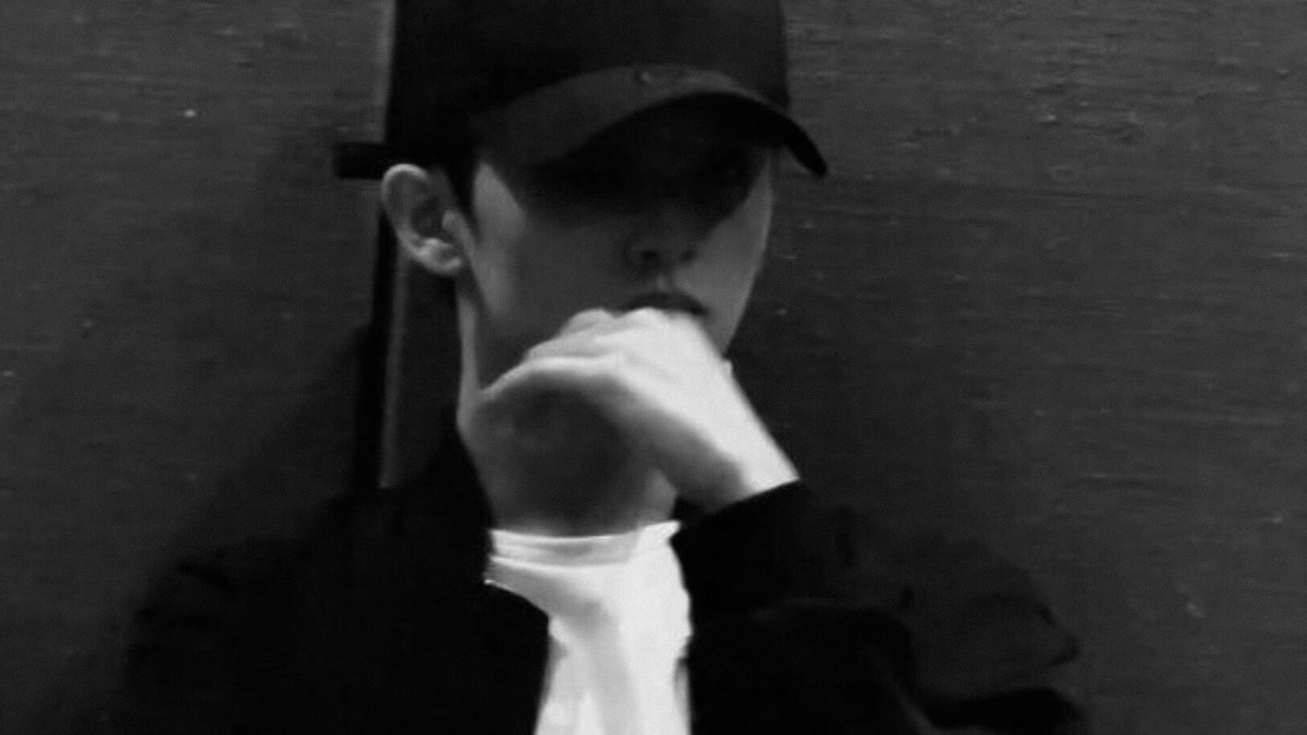 Ieemarkees's tweet image. mark lee in b&amp;amp;w