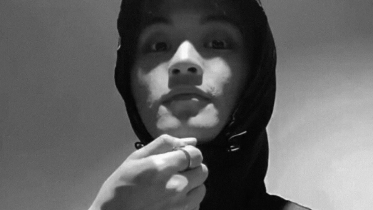 Ieemarkees's tweet image. mark lee in b&amp;amp;w