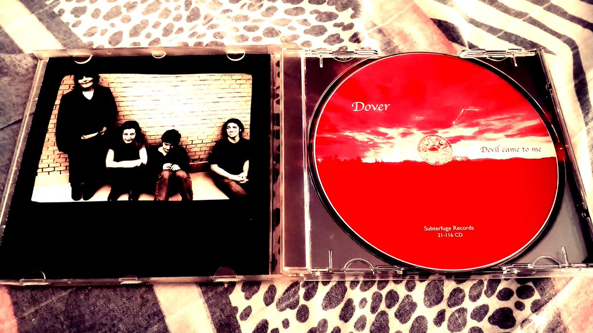 TMegaCartridge's tweet photo. ¡Gracias por avisar @Piersan89!
Pero,
¿25 años ya de este disco?
#Dover
#DevilCametoMe
#25Aniversario
👹🎸🎶 https://t.co/Wxu8hU7XJY