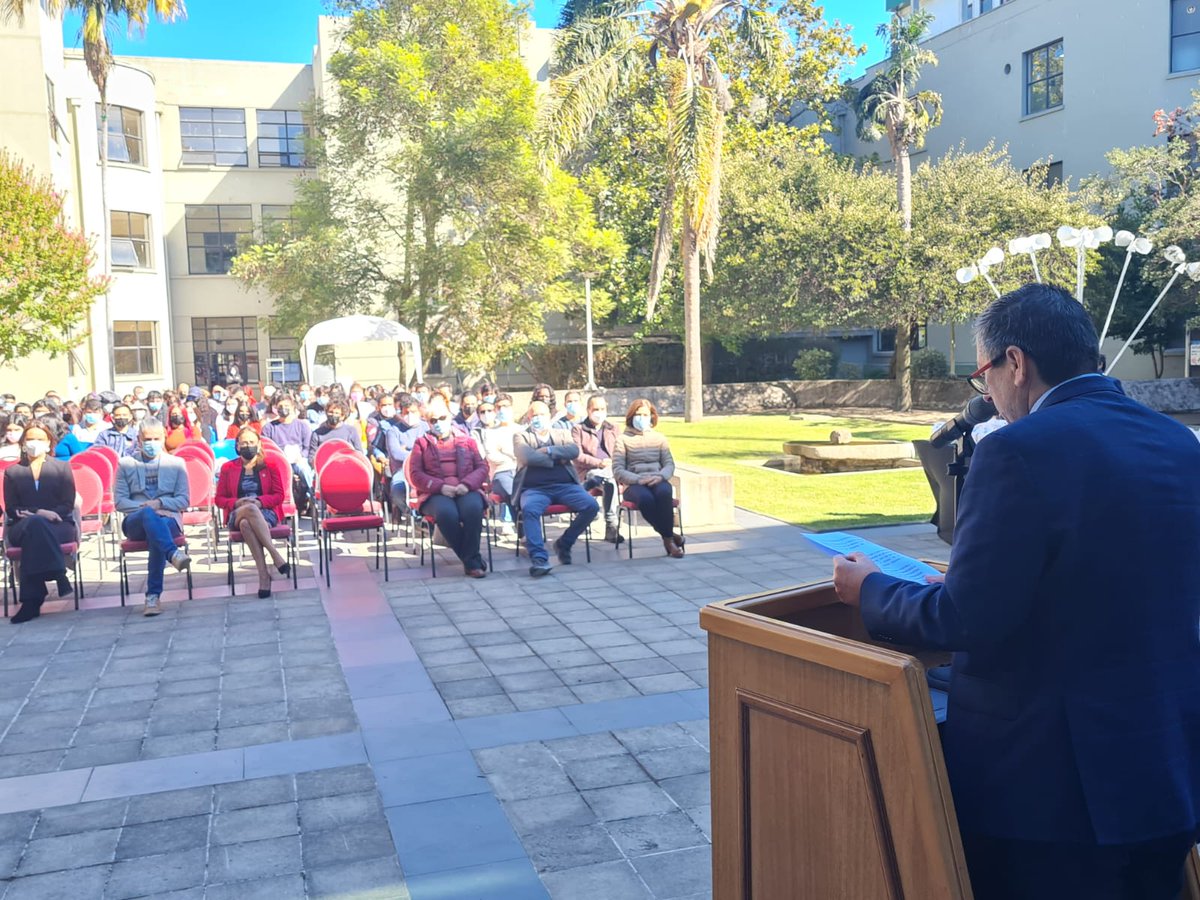 Facultad de Ciencias Químicas da la bienvenida oficial a las cohortes 2020-2021 y 2022 de sus estudiantes de primer año Pertenecientes a las carreras de Licenciatura en Química-Químico, Químico Analista y Geología.👩‍🔬👨‍🔬⛏️
fcqudec.cl/facultad-de-ci…