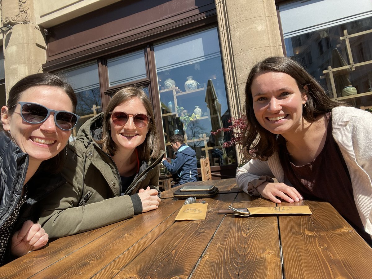 Karen Berger (@karenbergerle) on Twitter photo ☀️Sunny reunion in Leipzig mit meinen zwei ganz tollen, leider nun ehemaligen Kolleginnen <a href="/sophia_c_volk/">Sophia Charlotte Volk</a> und <a href="/JanaBrockhaus/">Jana Brockhaus</a> der @AGUK_News. ☀️Sunny reunion in Leipzig mit meinen zwei ganz tollen, leider nun ehemaligen Kolleginnen <a href="/sophia_c_volk/">Sophia Charlotte Volk</a> und <a href="/JanaBrockhaus/">Jana Brockhaus</a> der @AGUK_News.