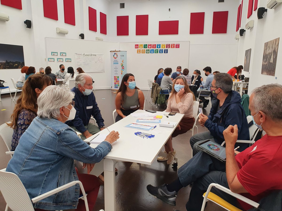 CONGDCA's tweet photo. El pasado martes tuvimos la primera sesión de trabajo del #ForoGC2030

Trabajamos sobre dos preguntas 

1. ¿Cuales han de ser los objetivos del Foro? 
2. ¿Qué forma debería revestirlo? 
 
#ODSGC #Agenda2030 #Agenda2030GC #GC2030 #Canarias2030 https://t.co/gcYM5hNfDd