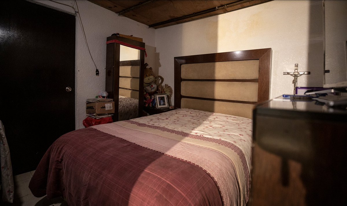 aletspi's tweet photo. Acabo de toparme con algo que me parte el corazón: CUARTOS VACÍOS, una iniciativa que busca visibilizar la situación en México de mujeres desaparecidas y de las familias buscadoras. El objetivo es "rentar" el cuarto vacío de una niña o mujer por $10... https://t.co/4dw7V6rbzn