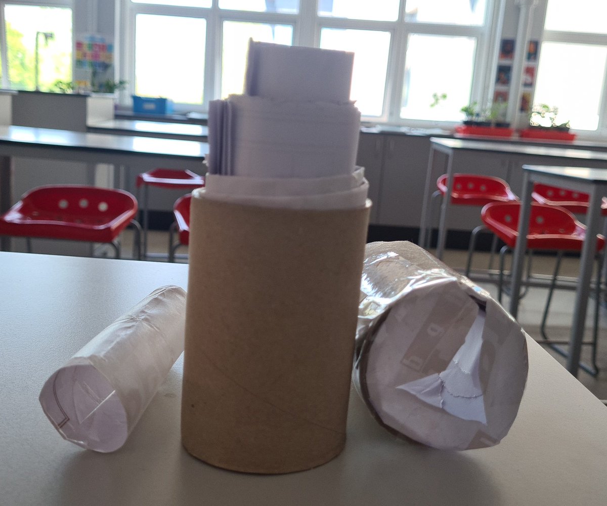 IntoshMs's tweet photo. Whipped up a quick model of Blood Vessels on my lunch break #Modelling @chatbiology 🩸💉 again, nothing fancy. Low effort / High impact 👌🏾 #CogSciSci #Recycling https://t.co/oX7xTfofLi