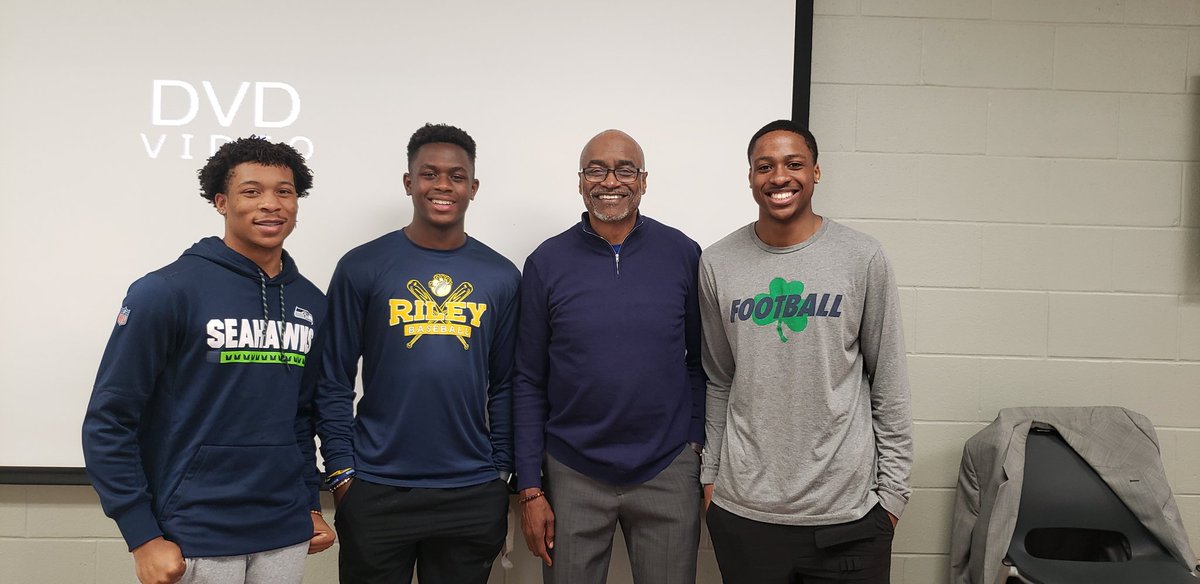 shenderson574's tweet photo. Yesterday I completed the 2nd day of the Alive & Free Training by Dr. Joseph Marshall, author of "Street Soldiers." Powerful & Life changing. I was granted the opportunity of taking my 3 senior leaders of MBK.
#AliveandFree https://t.co/0kvB6q4wM9