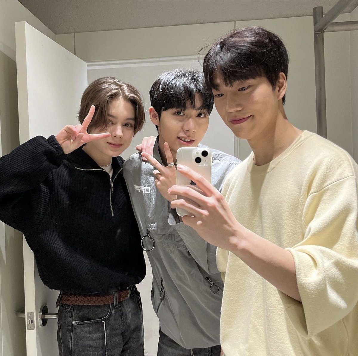 @/kiu_design_ Instagram Update with Trainee A JJ and Woochan!!! 

#WOOCHAN #JJ #TraineeA <a href="/trainee_a/">ekkf</a>