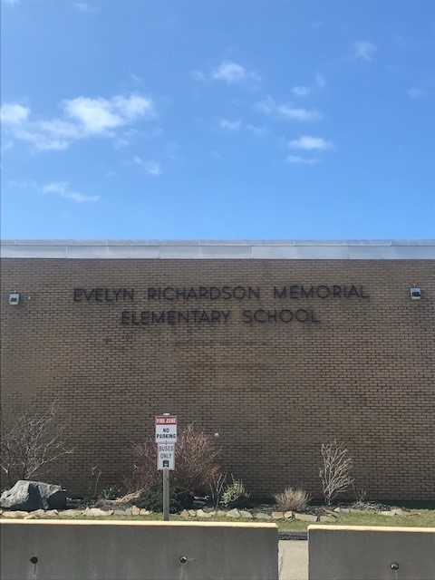 Region6Swm's tweet photo. Yesterday I had the pleasure of presenting to ERMES and Forest Ridge Academy in Barrington to talk about Litter and of course What Goes Where and why the 3 R's are so important. #reducereuserecycle #everylitterbithelps #EarthDay2022 https://t.co/dqxqIG57OD