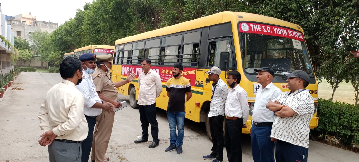Noida Traffic Police tweet media