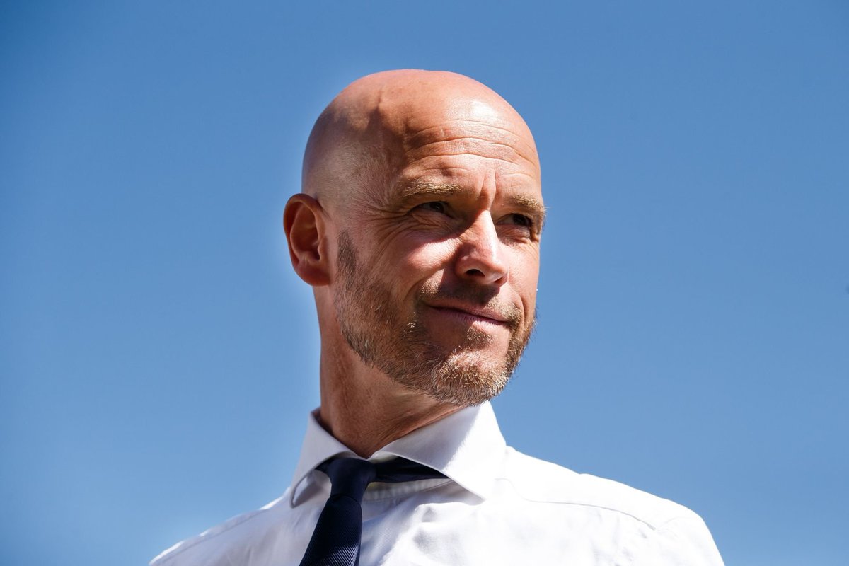 MUnitedFR's tweet photo. OFFICIEL ! Erik ten Hag est nommé manager de Manchester United, et ce jusqu'en 2025 avec une année supplémentaire en option. #MUFC https://t.co/8yCljoIXRW