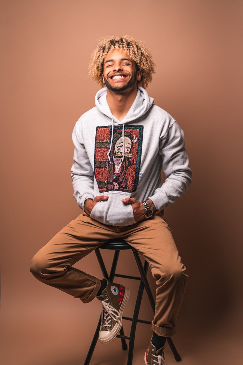 Biznastee's tweet photo. As seen on the gram🧳📸
🔆IG:Biznastee 
Hoodie by @aceretrograde 
•
•
•
#anime #photography #Studio https://t.co/vsqR8JA8tI