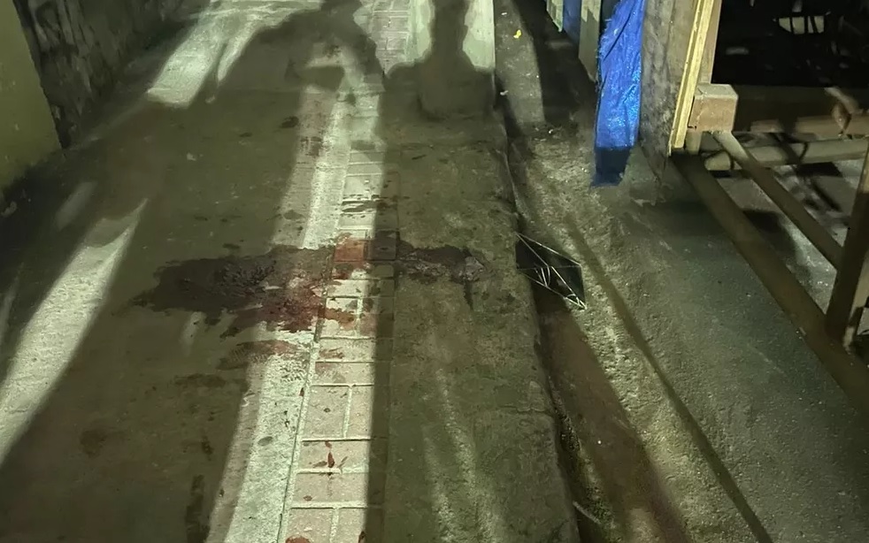 g1's tweet photo. Menina ferida em acidente com carro alegórico na saída do Sambódromo passa por cirurgia; estado de saúde é grave ==> https://t.co/CUWJyLarEf #g1 https://t.co/gXy1WlmbEd