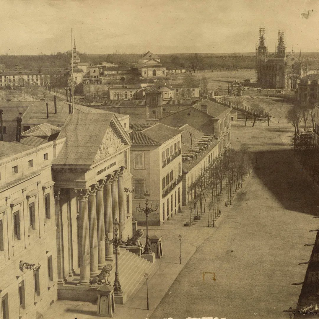 edificiosMadrid's tweet photo. En esta foto del Congreso de los diputados de 1853 realizada por Charles Clifford, podemos observar, en la esquina superior izquierda, lo que quedaba del #PalacioDelBuenRetiro https://t.co/x6bHqxoff2