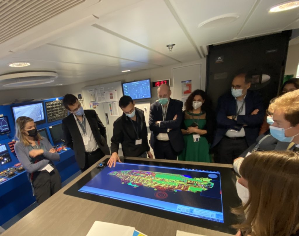 ArmateursFR's tweet photo. Les membres du #Comité_Environnement_AdF  
ont pu visiter le Commandant Charcot accompagné de l’expert #GNL de @Cie_ponant ! https://t.co/wtVkam4eas