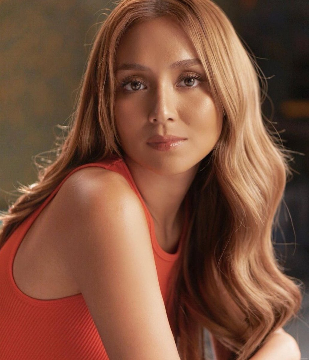 knhourly's tweet photo. morena barbie 💖 https://t.co/SLRIk5QRDa