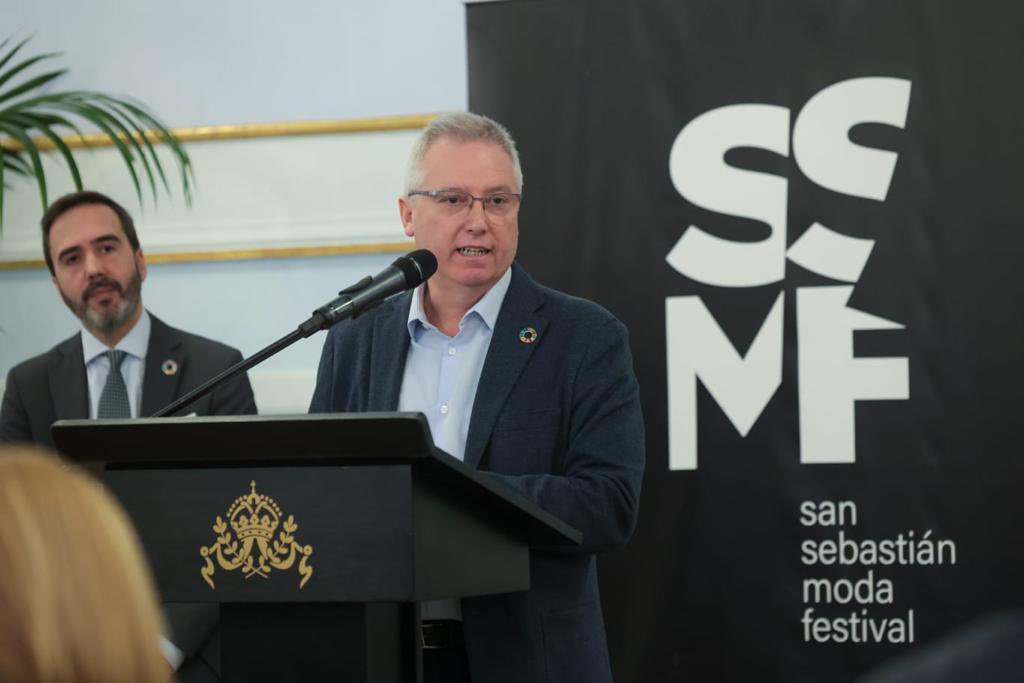 asensioji's tweet photo. Presentada San Sebastián Moda Festival, que se desarrollará el 4, 5, 6 y 7 de mayo en su edición primavera-verano.
Una programación irrepetible, impulsando la moda y el empleo local, la creatividad y a l@s diseñadores/as locales, apostando por una moda sostenible.
@GipuzkoadeModa https://t.co/XAmi2Zx97e