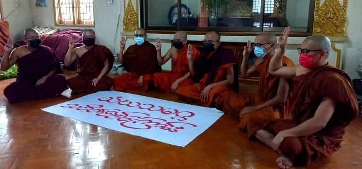 Khithitofficial's tweet photo. မန္တလေး သံဃသမဂ္ဂ ဆရာတော်များ အကြမ်းဖက် စစ်တပ် တော်လှန်ရေး လှုပ်ရှားမှု ပြုလုပ်

ရန်ကုန်၊ ဧပြီ ၂၁ 
Read More -> https://t.co/6J5TaMLQOf https://t.co/Yo6fGOoecT