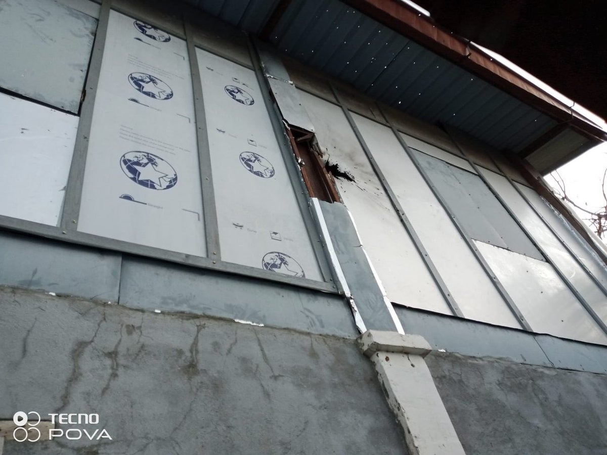 eitphyo68437076's tweet photo. Junta soldiers shelled artilleries in Panan village, Gangaw tsp, Magway division in Apr 19, resulting in damaging of 2 residential properties. #2022Apr21Coup #BanRostec #WhatsHappeningInMyanmar https://t.co/zav7U3tzIA