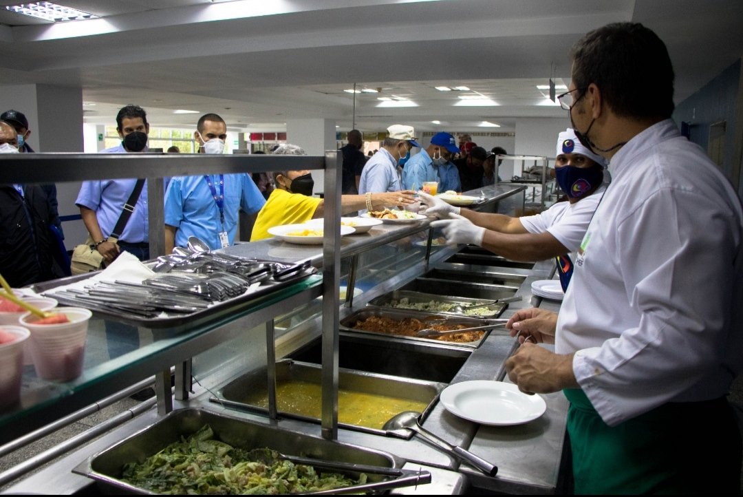 Ayer fue un día muy emotivo para los Trabajadores y Estudiantes IVICENSES, solo con trabajo, esfuerzo y compromiso podremos dar alegría a tod@s. Gracias a quienes contribuyeron en las reparaciones y mejoras del comedor. <a href="/InfoIVIC/">Info IVIC</a> <a href="/IVIC_oficial/">IVIC</a>