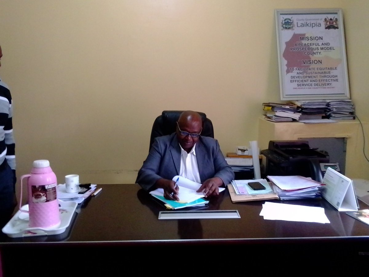Laikipia_health's tweet photo. Laikipia County Secretary Karanja Njora signing a lease-to-own agreement with Sciencescope ltd to equip several LHS laboratories with new equipment. This will greatly enhance the testing and diagnosis capacity of these hospitals
#Laikipiahealthservice
#QualityHealthcareForAll https://t.co/1G0MeJiCDA