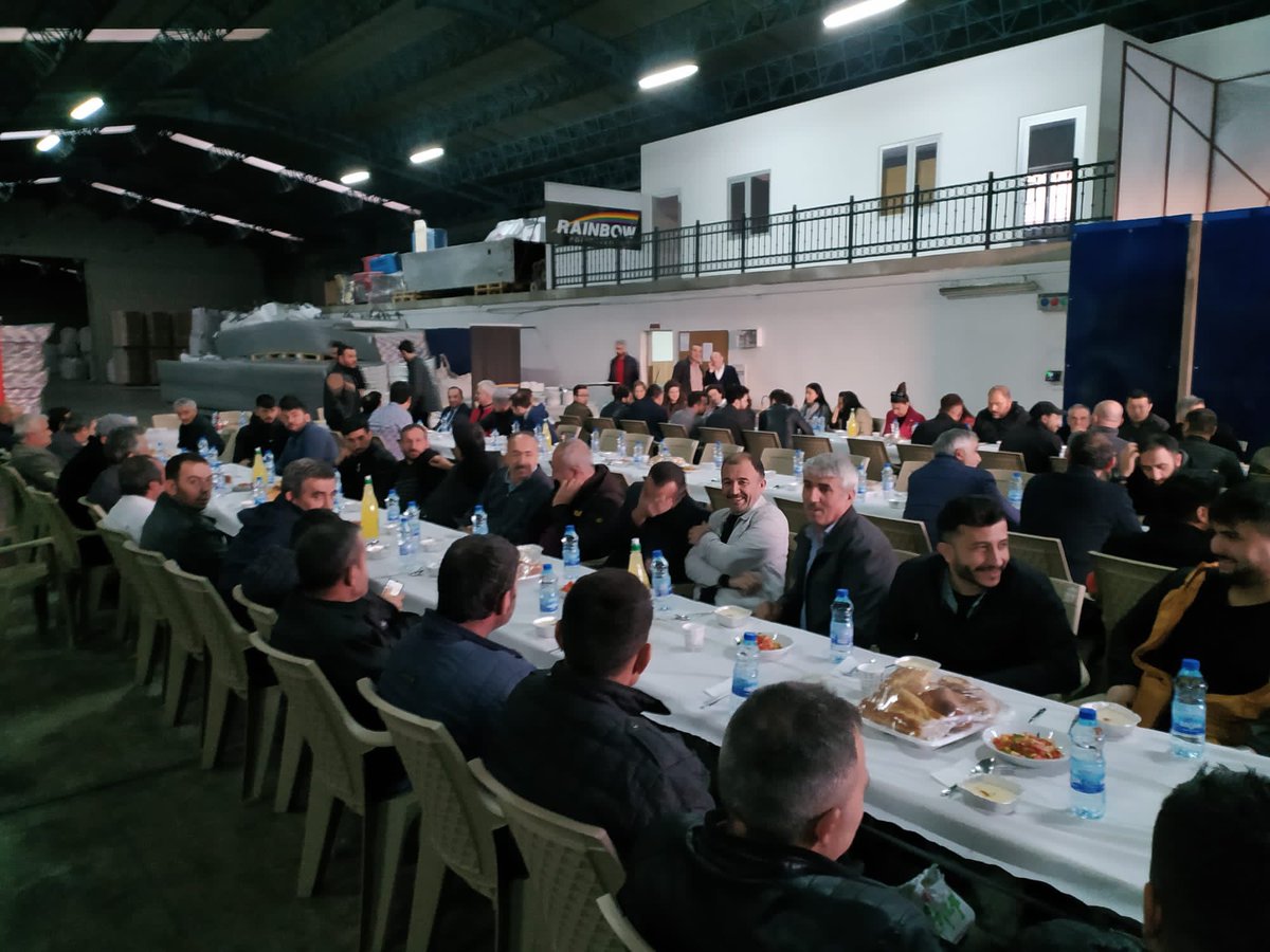 rainbowpolikar1's tweet photo. Rainbow Polikarbonat ailesinin değerli çalışanları ile iftar yemeği davetimizden… 
Teşekkür ederiz. 
Hayırlı Ramazanlar 🕌
#rnpol #policarbonate https://t.co/UHcTAFFAnu
