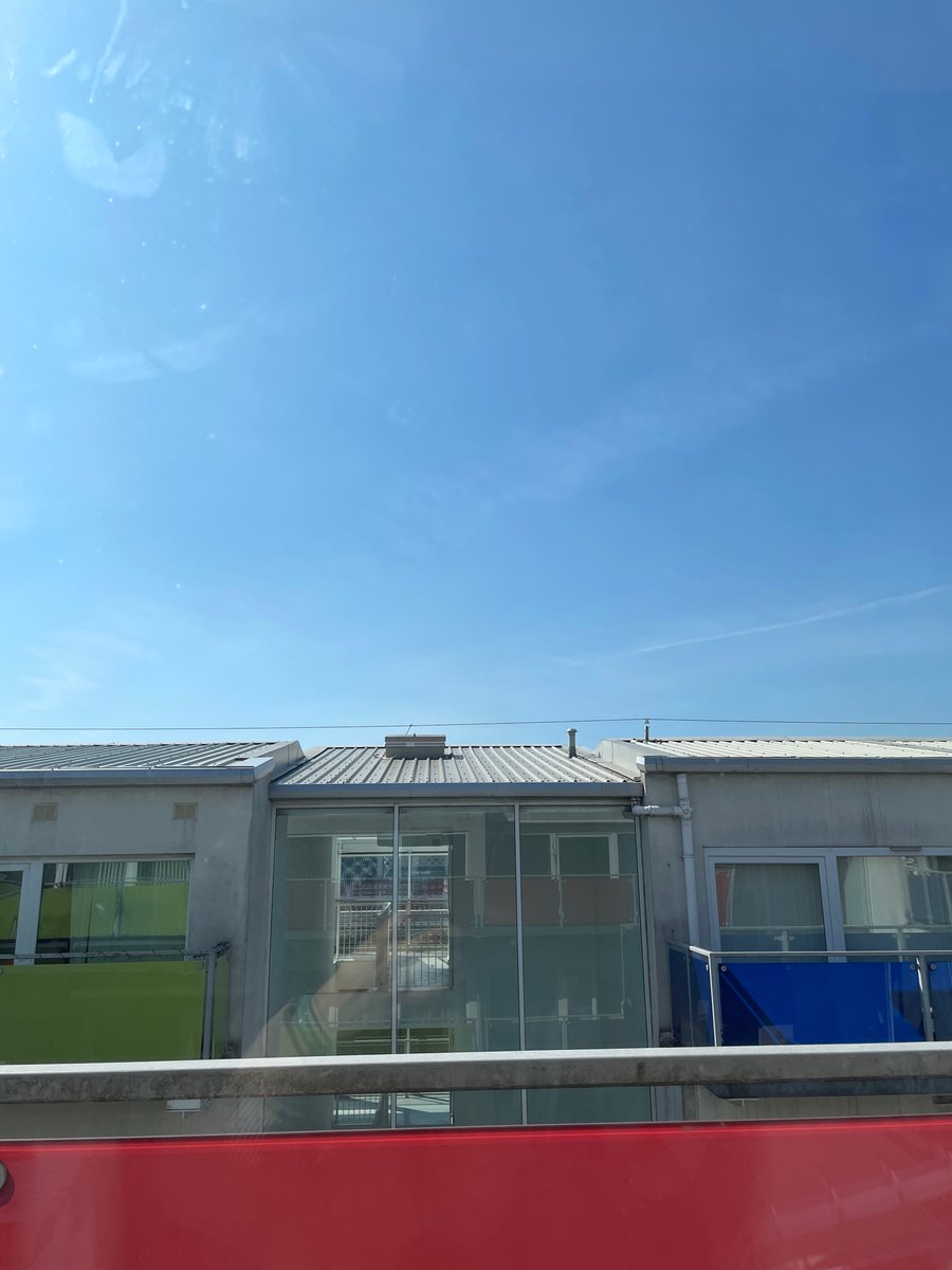cloudwatersoda's tweet photo. Oof, look at this blue sky 🙌🏽 What are you most looking forward to this Summer? Anyway, how are you enjoying the sodas? Any flavours/combinations you’d like to see? We’re looking at production plans for the next few months 🥤 https://t.co/DWoo5z7dGm