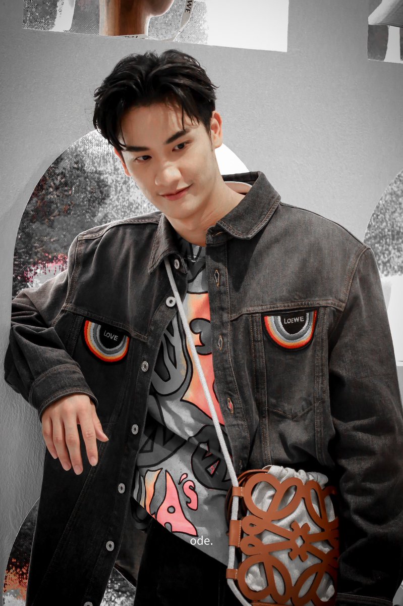 TayTawanMyanmar's tweet photo. Most Fav Person In The World 💙

📸 CTTO 🙏
#LOEWEPaulas
#Tawan_V https://t.co/GTLKoFtY4Z