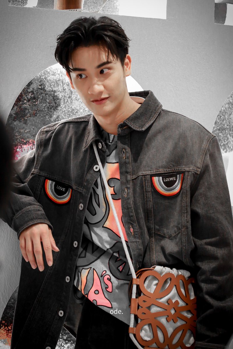 Most Fav Person In The World 💙

📸 CTTO 🙏
#LOEWEPaulas
#Tawan_V