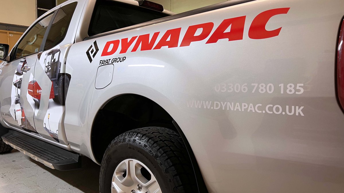 #DynapacUK ever expanding commercial fleet in for some #customgraphics - this time their new #FordRanger Pickup Truck featuring reflective red and black vehicle graphics for a bold statement piece 💯👌

lngraphicdesigns.co.uk

#lngraphicdesigns #vehiclegraphics #pickuptruck