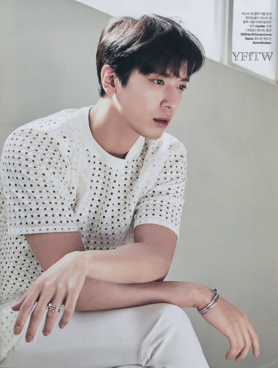 koumuzi0622's tweet photo. 20160421 ELLE 5월호~

#JungYongHwa
#정용화
#郑容和

cr: yfftw https://t.co/kESgoN5ksi