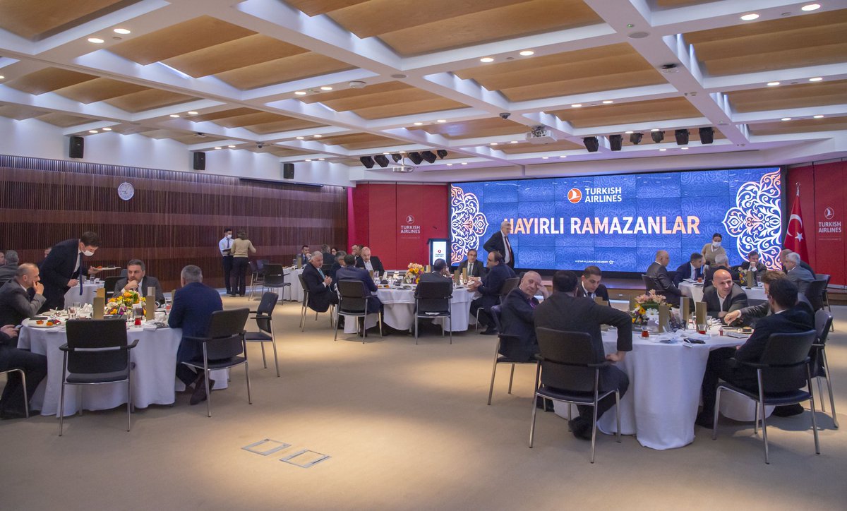 Başarımızda büyük katkıları olan İstanbul ve Sabiha Gökçen Havalimanı  Mülki İdare Amirleri başkanlığındaki Güvenlik Komisyon Üyesi  tüm paydaş kurum, şirket temsilcileri ile güzel bir iftar programında buluştuk.

Sizinle başardık diyoruz.
Yeni başarılara hep birlikte inşaallah.