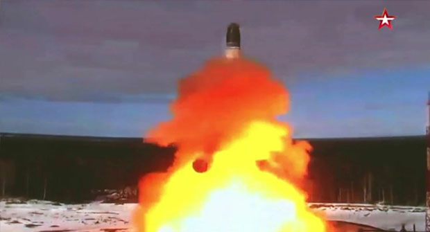 С Плесецка проведён успешный пуск межконтинентальной баллистической ракеты «Сармат». Алексей Дегтярев
politik.su/archives/62995