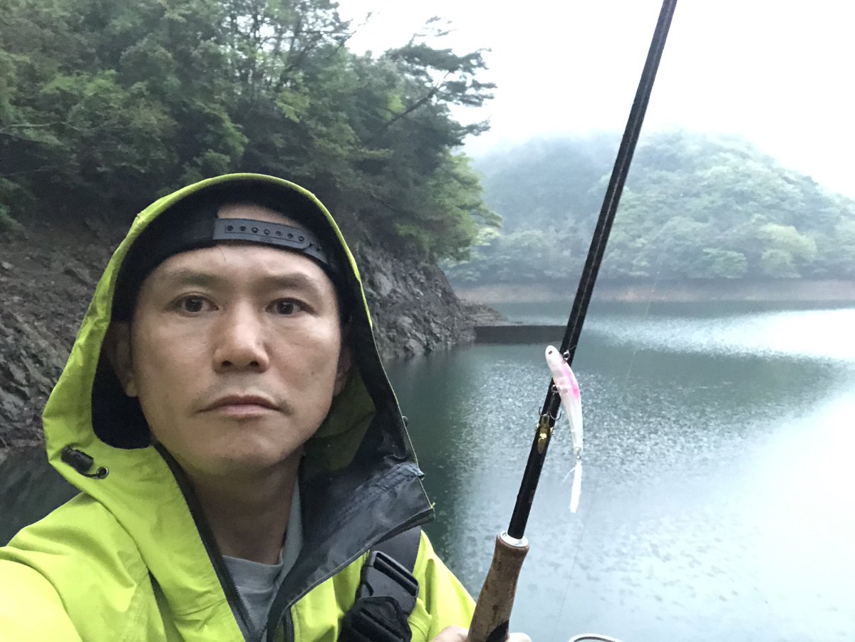 danger_shu_bass's tweet photo. 今日も仕事帰りに、ちょっとだけ釣行。
pullでがんばってきたけど、あと一歩のところで喰わせきらん!
なんでやろ〜??見に来るのに。
#バス釣り #福岡バス釣り #福岡バスフィッシング #バスフィッシング #バス釣りすきな人と繋がりたい
#pull70f #pull62f https://t.co/GdB7pSaTkz