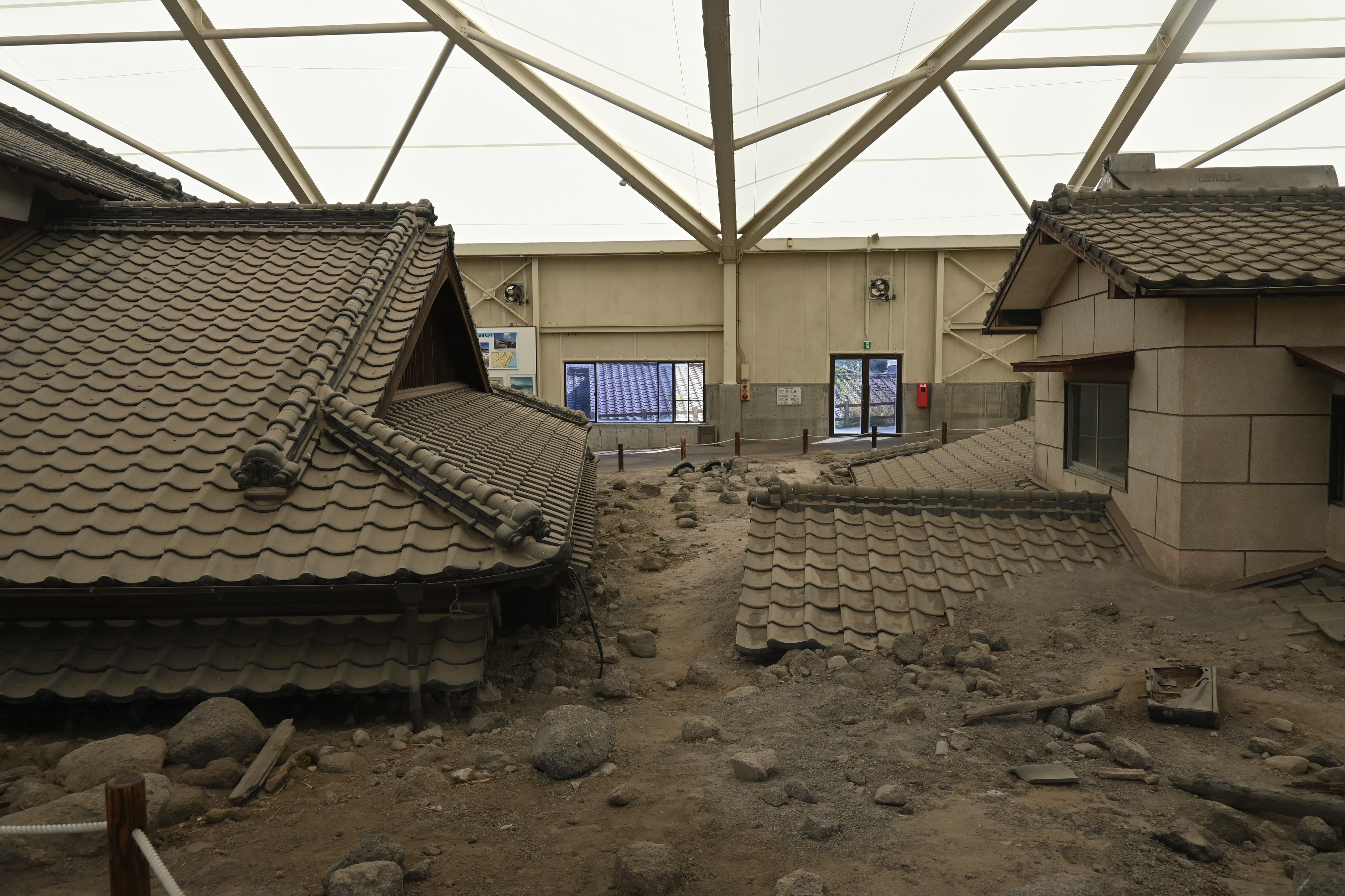 り ん 土石流被災家屋保存公園 平成4年の雲仙普賢岳噴火時に土石流により埋没した家屋がほぼそのままの形で保存されている T Co 5p6mew3tmr Twitter
