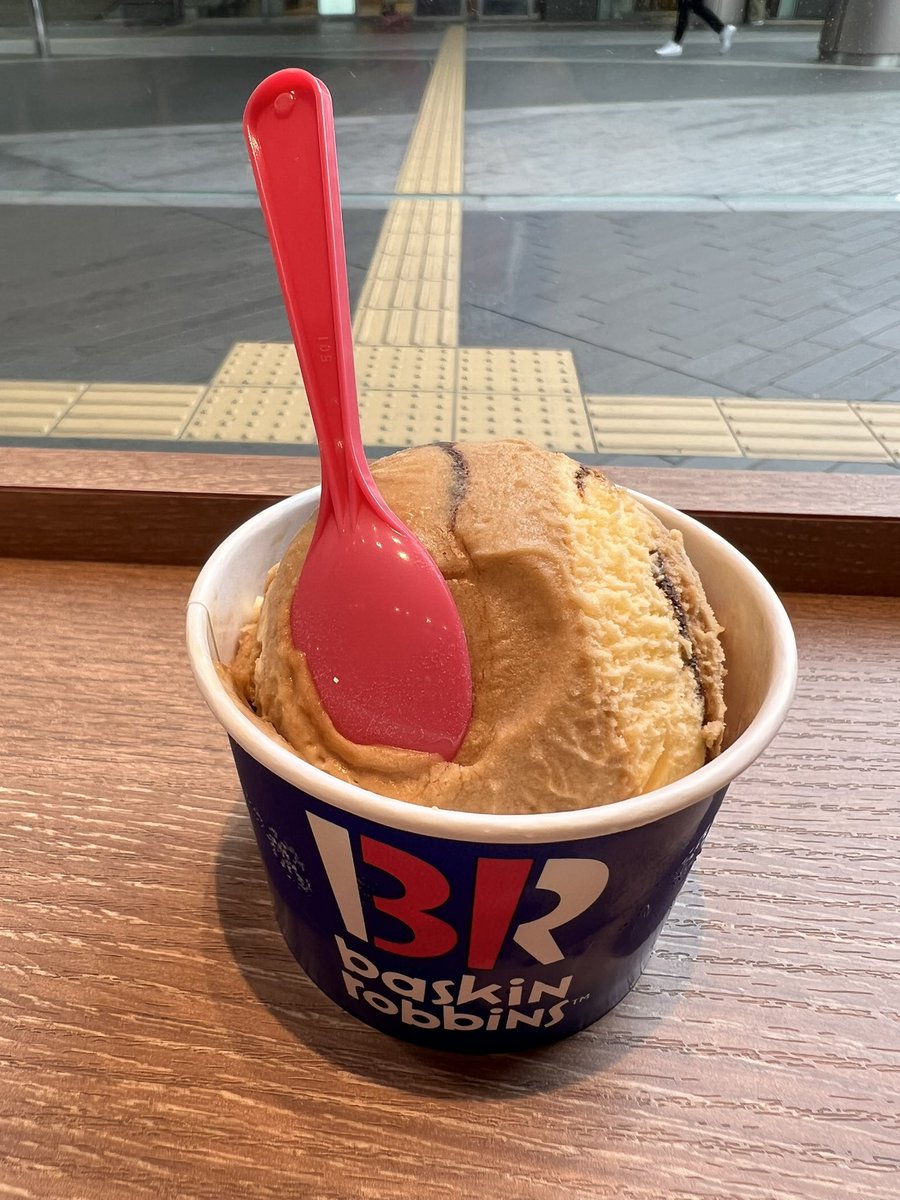 ソーイング上手のお友だちにお手製の手提げバッグをいただきました❤️😆
柄が可愛すぎてずっと見ていられる!
ありがとう💕大切に使います👍

昨日もアイスクリーム食べたのに今日も食べてしまった…
期間限定フレーバー『アマーロ アフォガート』✨
夕食抜いたから許して欲しいwww 