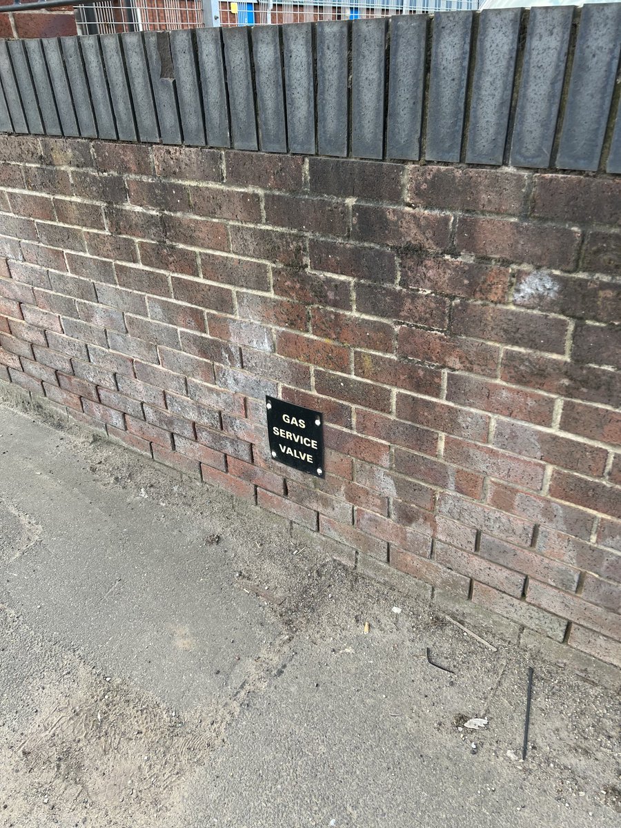 Dear #sheffieldcitycouncil #sheffield #britishgas This manhole has been uncovered for months!! When are you going to put a lid back on this you lazy b*stards…