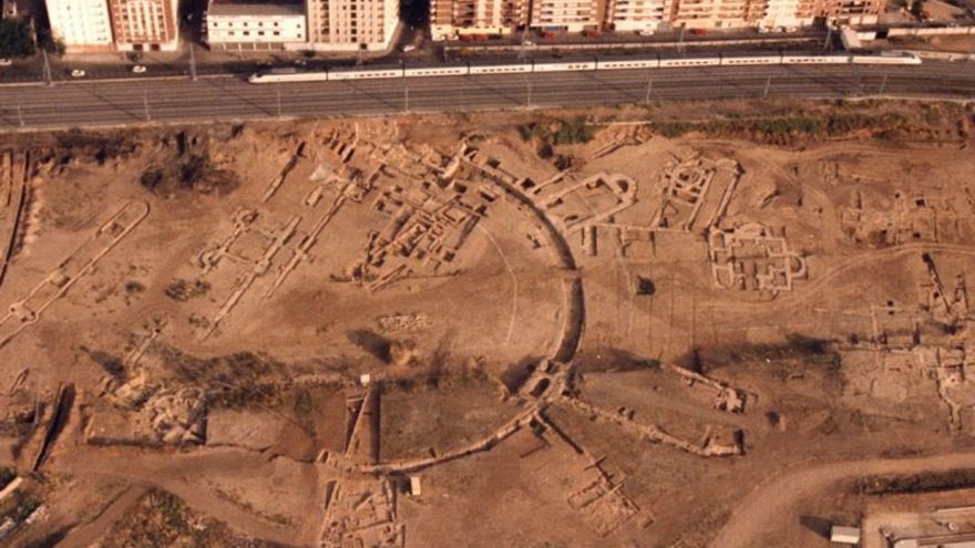 abrahamrammar's tweet photo. Ayer 20 de abril se han cumplido 30 años de la inauguración de la Expo de Sevilla del 92.

30 años y un poco más de la destrucción del Palacio de Maximiano Hercúleo y parte del yacimiento de Cercadilla en Córdoba.

Pero oye, el AVE estupendo y la Expo, un éxito de gestión. https://t.co/IJLzSEG3Ga