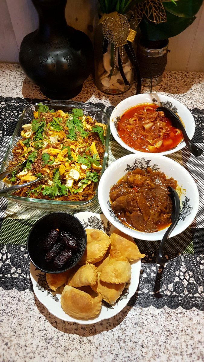 yousirisxoxo's tweet image. bila lama da tweet..rasanya ade ke sedar kewujudan kite ni?zupzapzupzapzass..salam iftar
#alhamdulilah 
#myversionmeetonggek
#sambalsotong #ayamkicap
#karipapikan #dapoqbujangtua