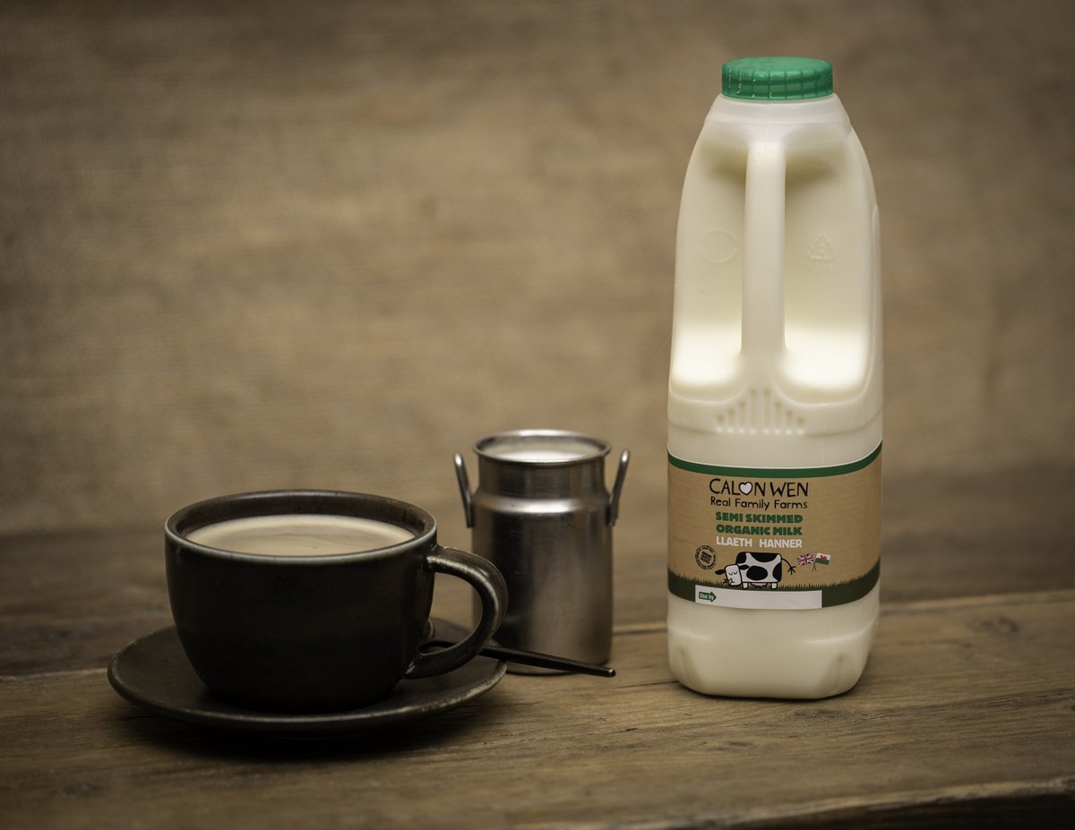 Tea lovers - today is the day for us as it’s #NationalTeaDay☕️ Our Welsh organic milk is the best touch for a tasty tea, so today is the perfect opportunity for you to try a Calon Wen cuppa🫖🤍