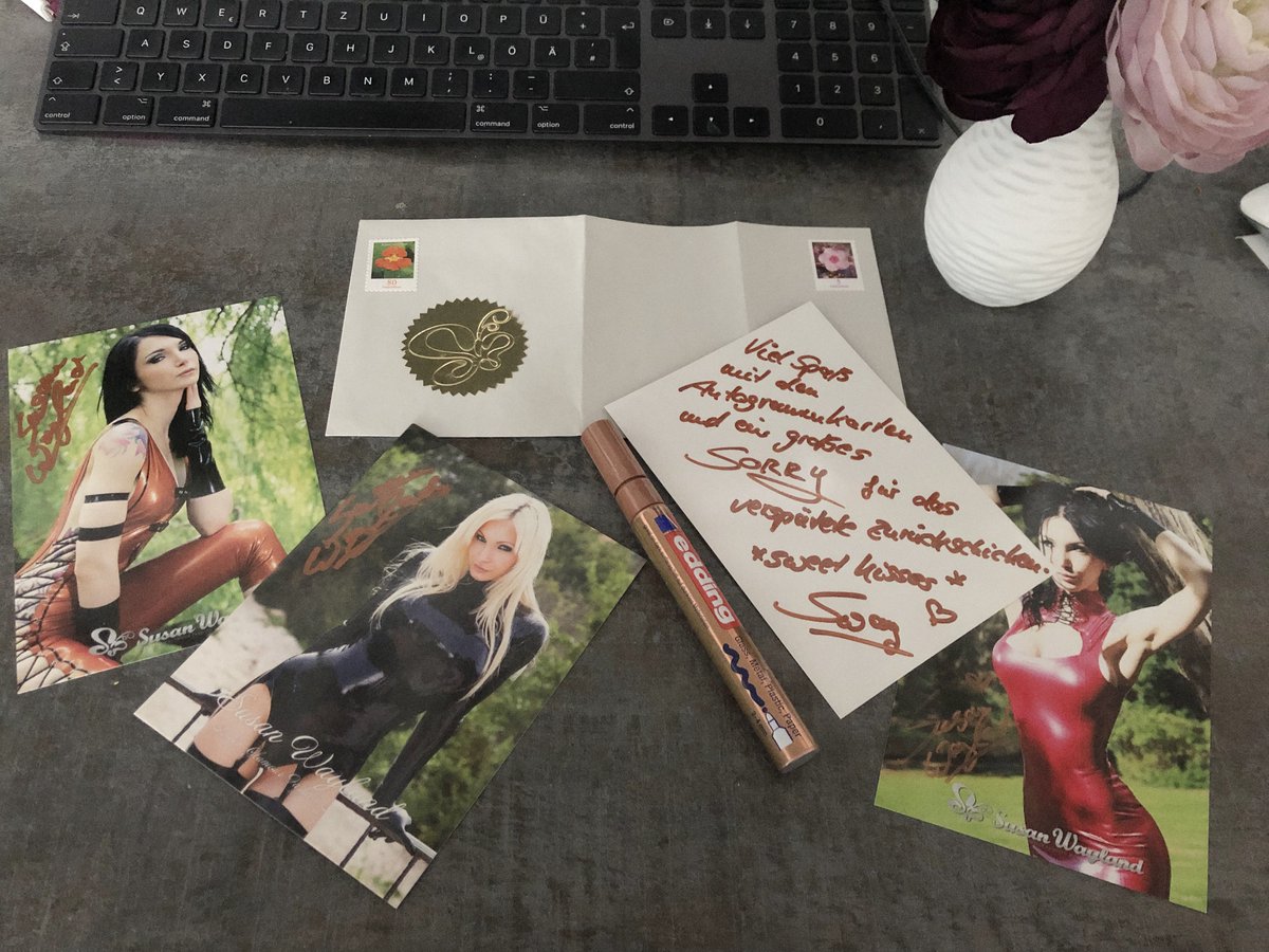 SusanWayland's tweet photo. Day Goal: Heute geht es zum Briefkasten. 📬 

#briefmarken #frankiert #fanpost #adresse #postkarten #glossyprint #textmarker #signieren #umschlag #personalisiertesfoto https://t.co/remeygS4ph