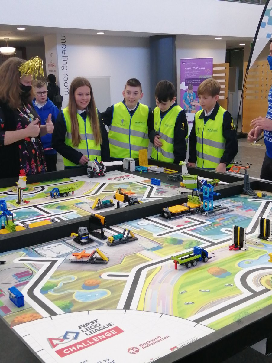 NESCollege's tweet photo. A great job by South Park Primary, who were first up! @FLLUK #FLLCargoConnect #ESP https://t.co/StUK2RzZw1