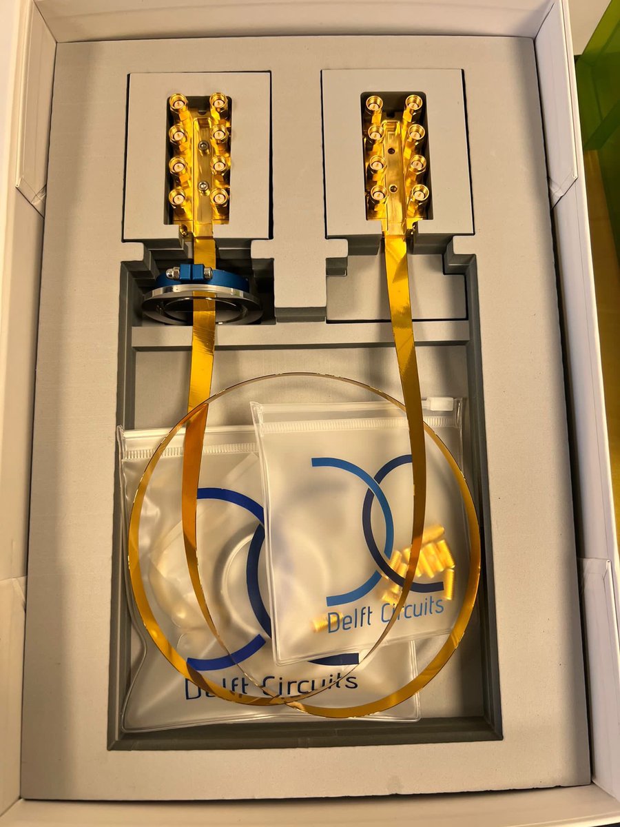 Bas_Vollebregt's tweet photo. De #Delftse innovatieve #Maakindustrie is extreem divers. Van zeer hoogwaardige #Kabels voor oa Quantumcomputers (@delft_circuits) in het #Kabeldistrict tot #Levende #Doodskisten (@loopbiotech) aan de #Vulcanusweg. Leuk om beiden nog even te zien en te spreken over opschalen. ๐ https://t.co/InTdQGvUTr