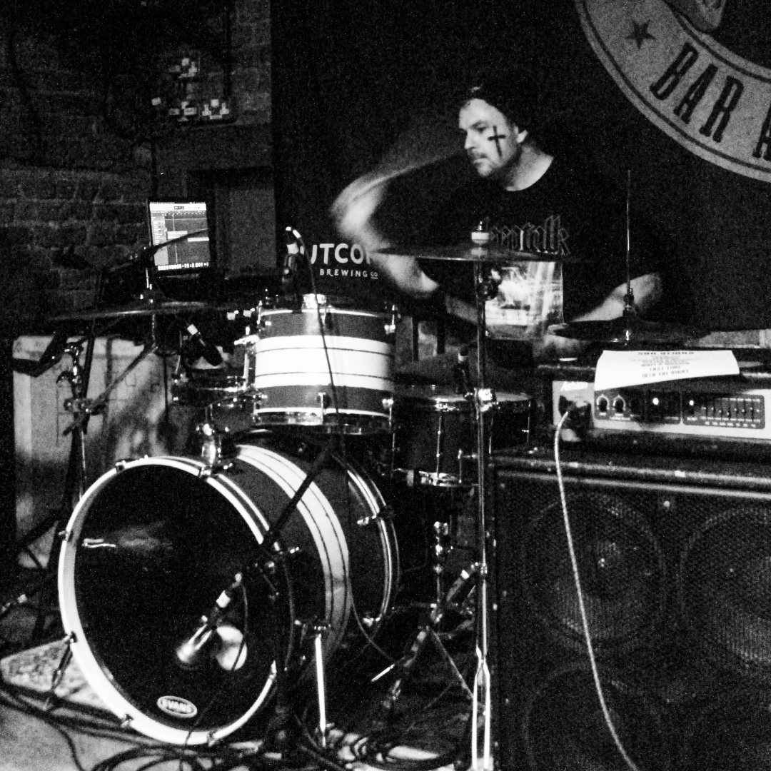 Throw back to our show in Cheltenham @frogandfiddle with @deathisagirl87 and @beanbakerband Awesome eve and look forward to playing again in the near future.
<a href="/sandemasmusic/">sandemasmusic</a> @leylaozkanphotos
#audiojunkfood #livemusic #sandemasmusic