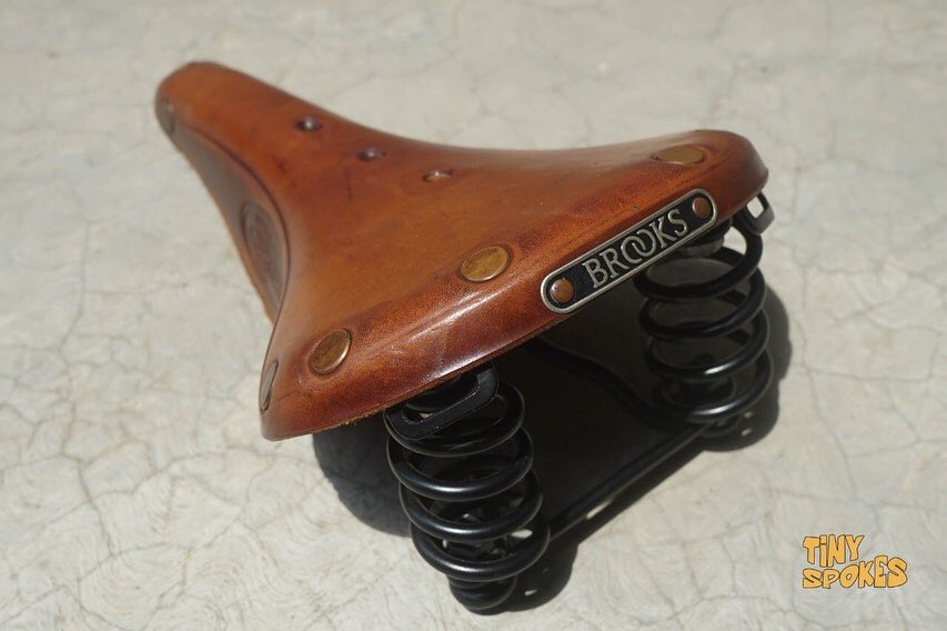 TinySpokes's tweet photo. WTS Saddle Brooks B17 Flyer Special Leather Brown
Condition : Used ( Saddle Only, no Box )
Price : 1.700.000 (*the price exclude shipping from Surabaya)
Tokopedia Ready
more information hit us on DM
#tinyspokes
#bicycleshopsurabaya
#fnfjb https://t.co/sLsjTWuoGn