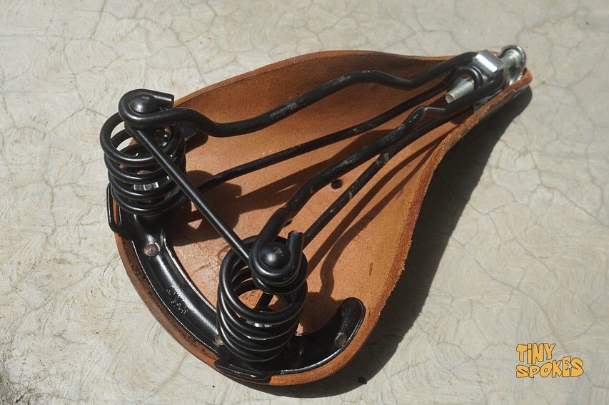 TinySpokes's tweet photo. WTS Saddle Brooks B17 Flyer Special Leather Brown
Condition : Used ( Saddle Only, no Box )
Price : 1.700.000 (*the price exclude shipping from Surabaya)
Tokopedia Ready
more information hit us on DM
#tinyspokes
#bicycleshopsurabaya
#fnfjb https://t.co/sLsjTWuoGn