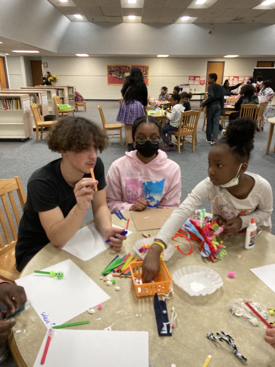 Halpin_coachCCS's tweet photo. Parker 3rd graders work with CCS teacher cadets to produce goods for their Mini Society market day, Friday! ⁦@clintondalesch⁩ ⁦@BroadnaxRod⁩ ⁦@shannonking22⁩ #clintondalecares #mini-society https://t.co/6nEWCDN91h