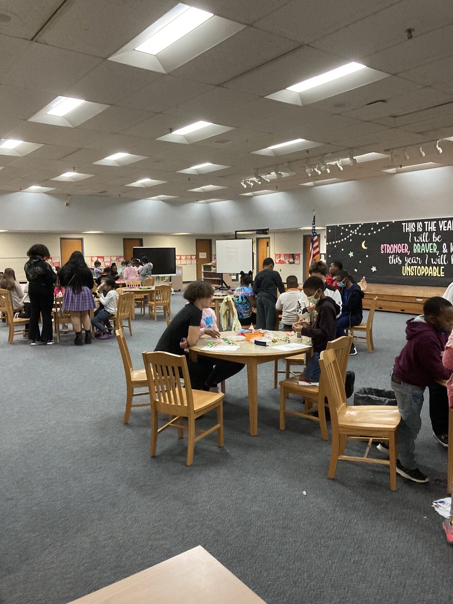 Halpin_coachCCS's tweet photo. Parker 3rd graders work with CCS teacher cadets to produce goods for their Mini Society market day, Friday! ⁦@clintondalesch⁩ ⁦@BroadnaxRod⁩ ⁦@shannonking22⁩ #clintondalecares #mini-society https://t.co/6nEWCDN91h