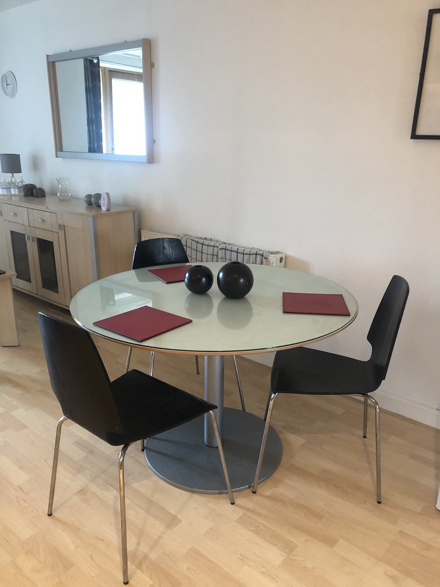 flat_easy's tweet photo. ** LEEDS ** another apartment added to our portfolio . Safe , clean, affordable working flats in Leeds, St Helens, Salford , Warrington, Runcorn, Liverpool . All flats £50 per room per day or £80 per day sole use of flat . https://t.co/HrEI5QQjPG