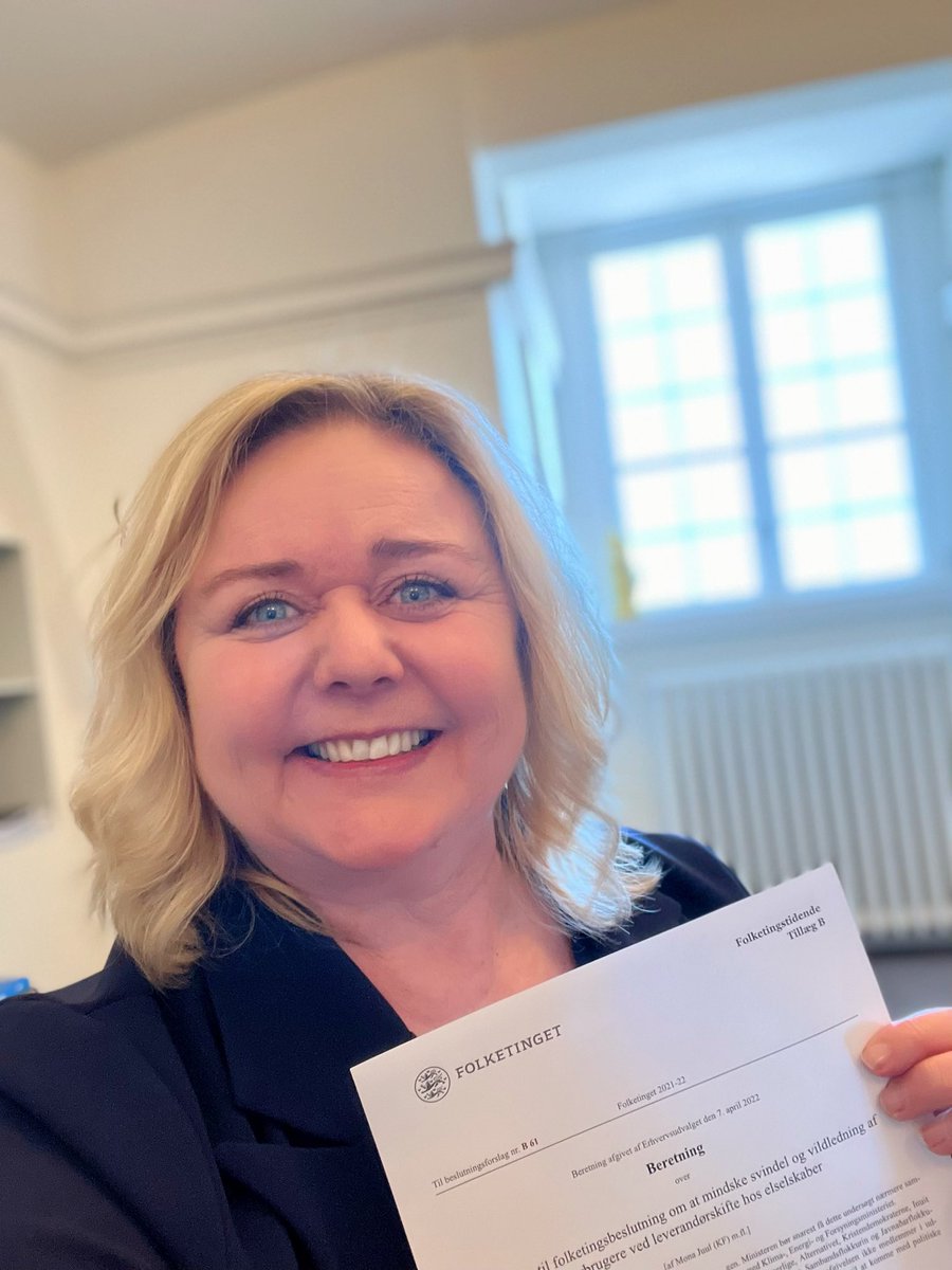 Så glad kan man se ud, når forslag om at mindske svindel og vildledninger ifm elsalg har opbakning fra hele erhvervsudvalget. Yehaaa! Og tak! #dkpol #dkbiz #B61