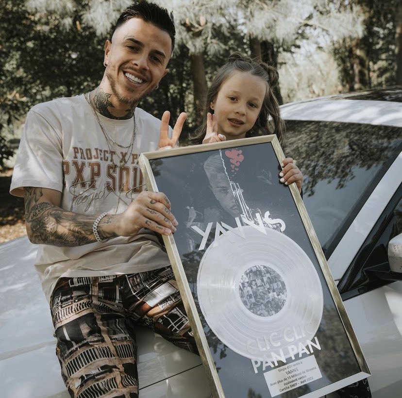 🥰 <a href="/YannsOfficiel/">YannsOfficiel</a> et sa fille 💕

Il sera au NRJ Music Tour de Mulhouse le 14 mai ! 

Qui veut le voir sur scène avec toutes les stars NRJ ? ! 

📱 #NMTMULHOUSE 😍🔥
📻 NRJ 88.2, Appli NRJ et enceintes connectées